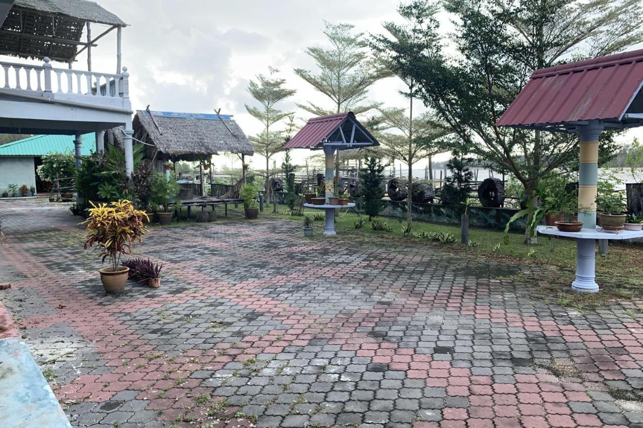 OYO 90015 Indah Chalet Kuala Rompin Bagian luar foto