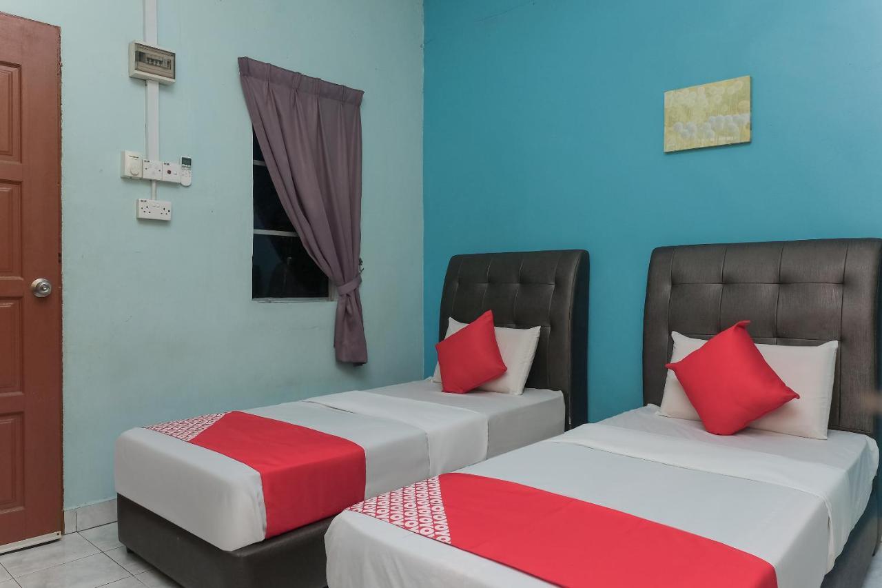 OYO 90015 Indah Chalet Kuala Rompin Bagian luar foto