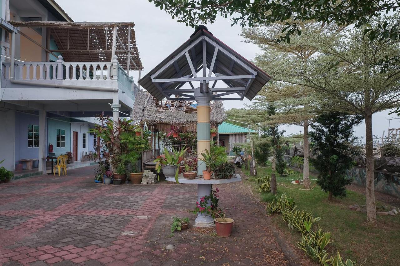 OYO 90015 Indah Chalet Kuala Rompin Bagian luar foto
