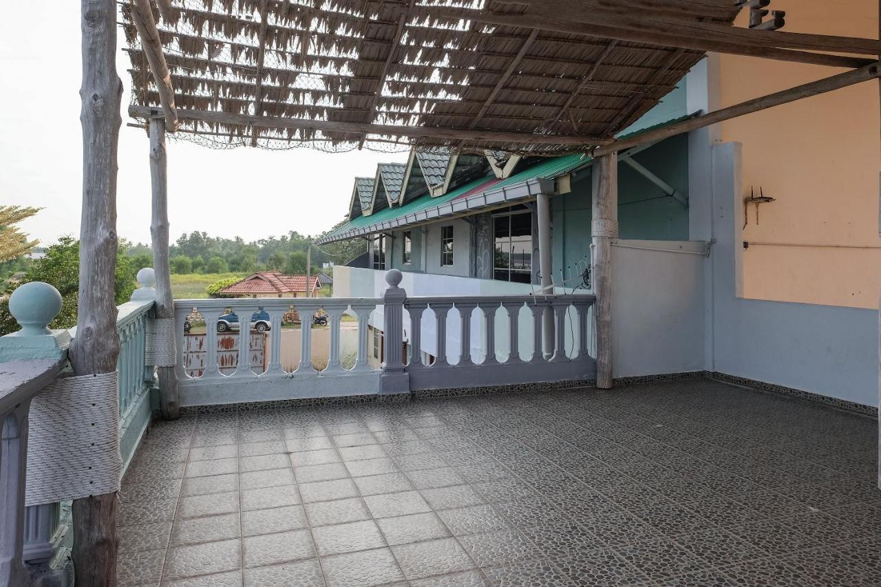 OYO 90015 Indah Chalet Kuala Rompin Bagian luar foto