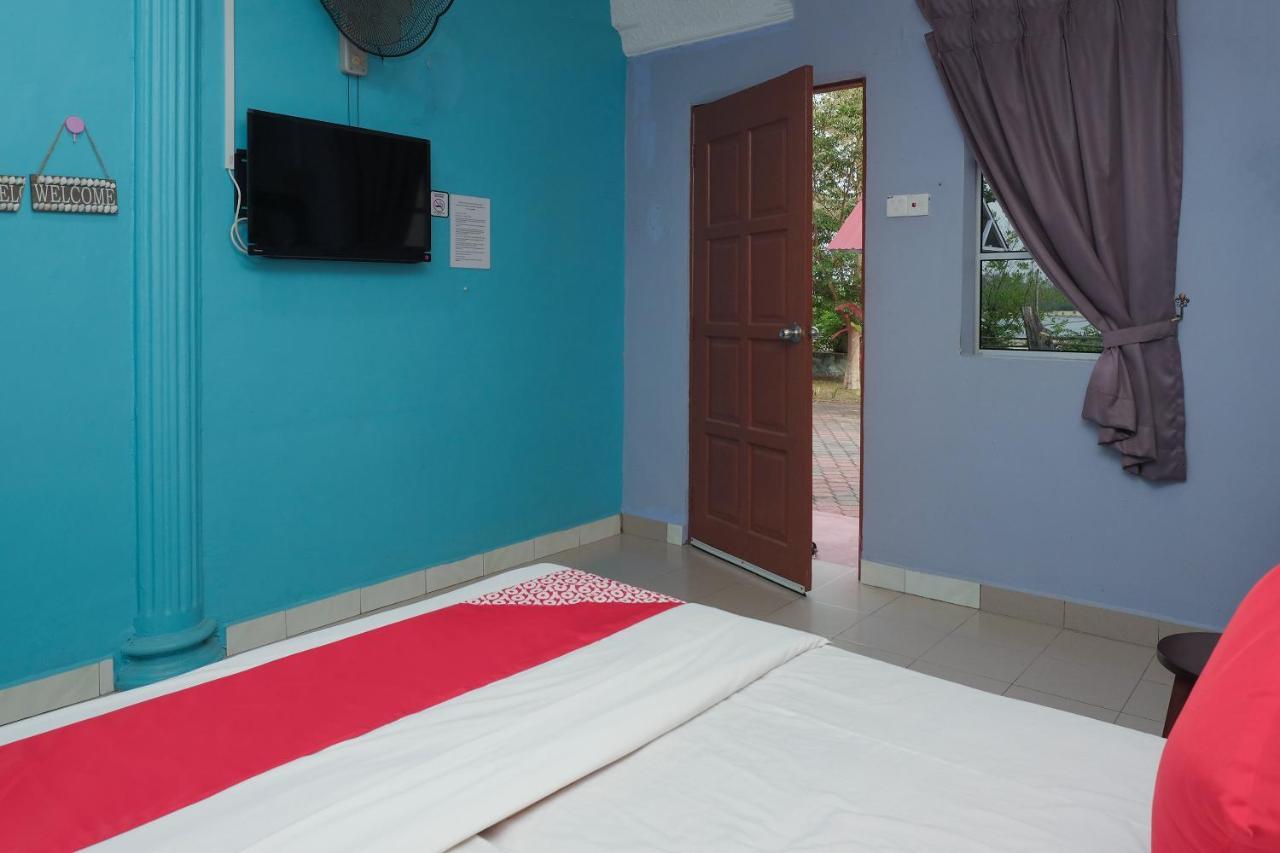 OYO 90015 Indah Chalet Kuala Rompin Bagian luar foto