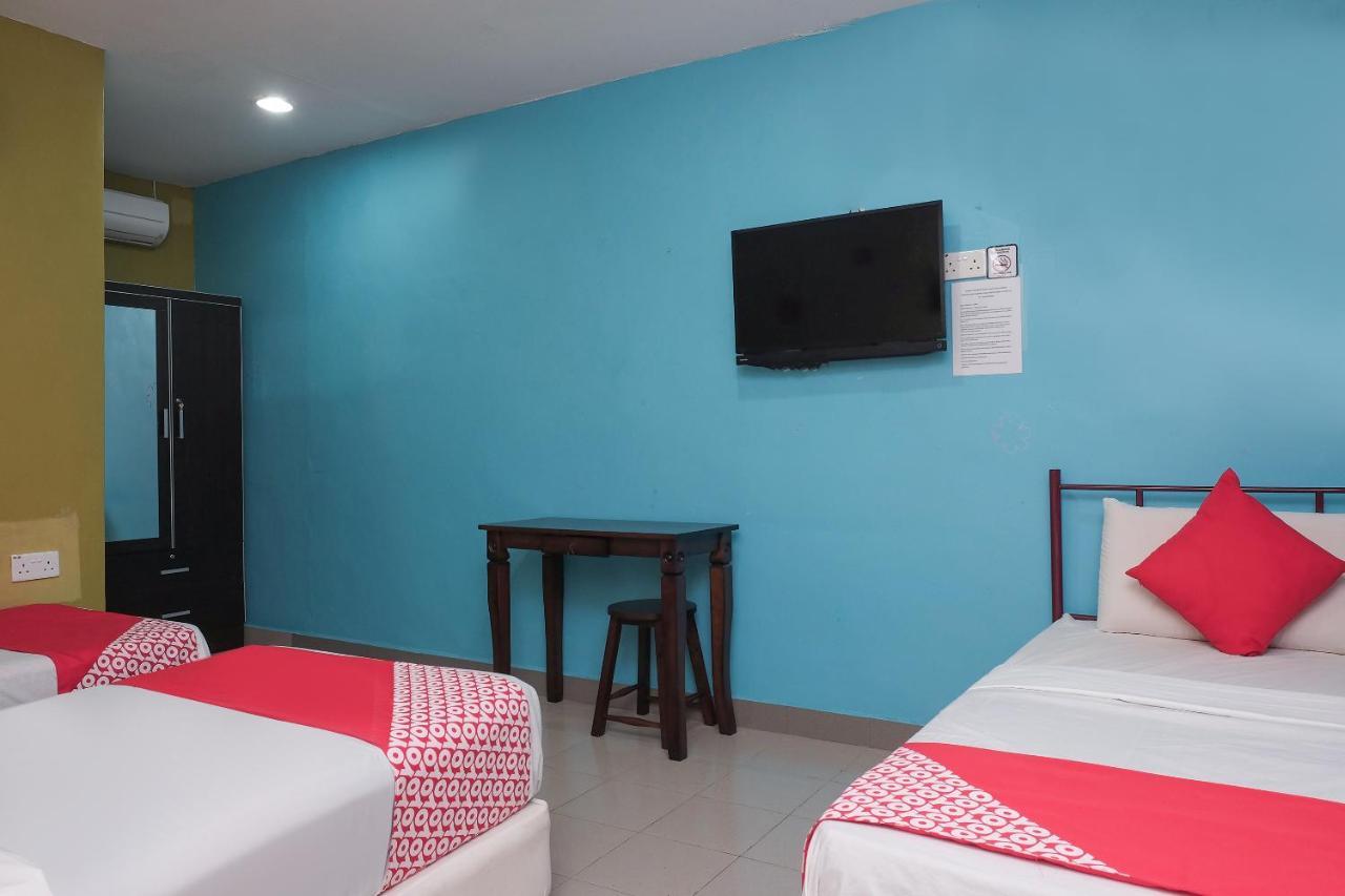 OYO 90015 Indah Chalet Kuala Rompin Bagian luar foto
