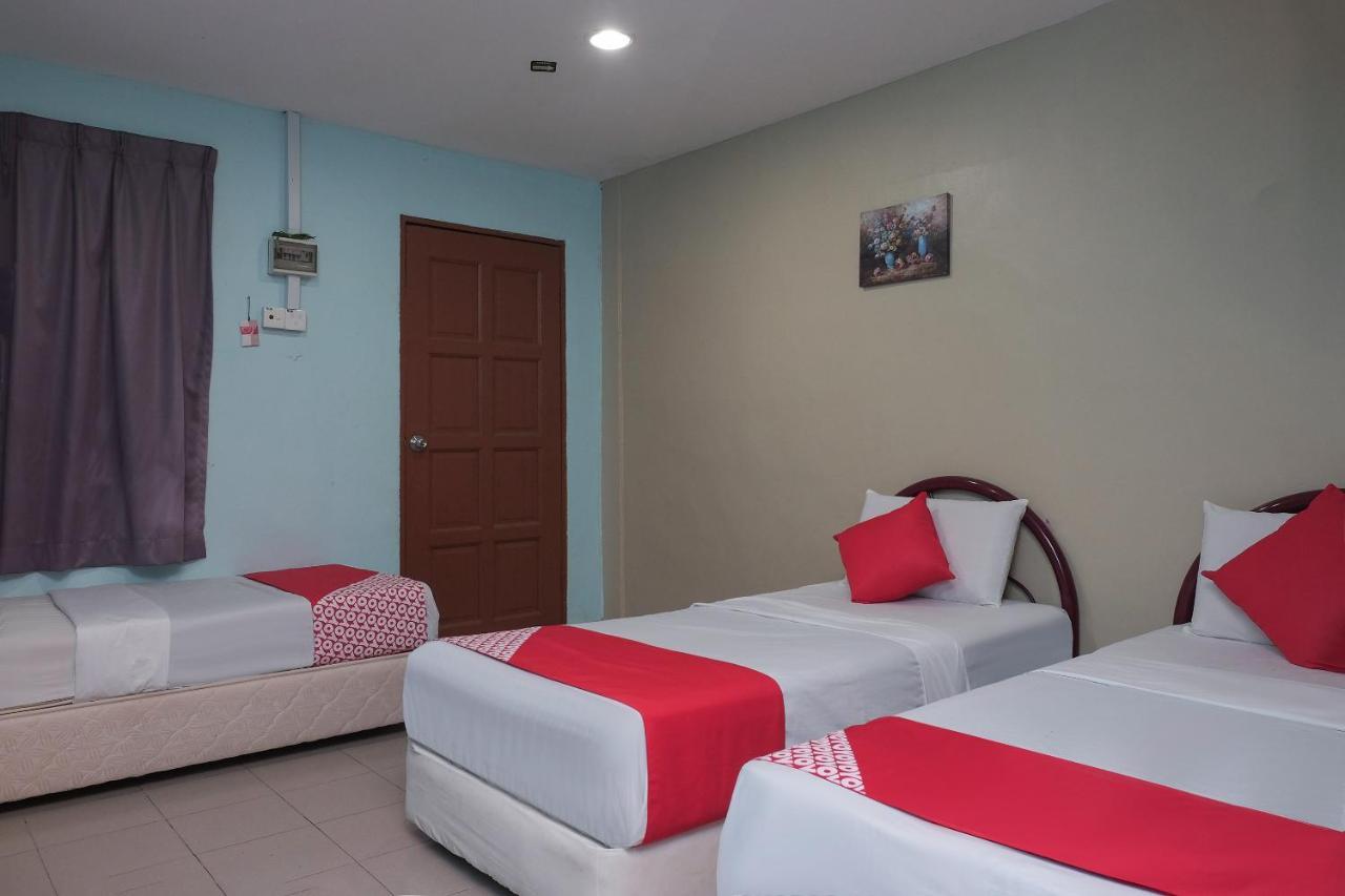OYO 90015 Indah Chalet Kuala Rompin Bagian luar foto