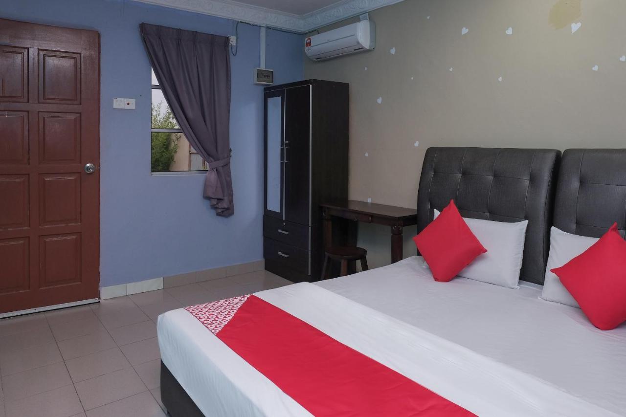 OYO 90015 Indah Chalet Kuala Rompin Bagian luar foto